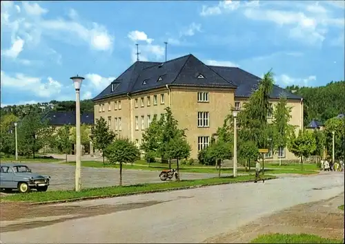 Ak Oelsnitz im Erzgebirge, Blick auf das Kulturhaus, Parkplatz