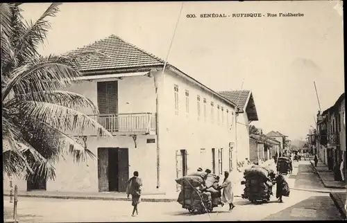 Ak Senegal, Rufisque, Rue Faidherbe, Transport der Ware durch den Ort