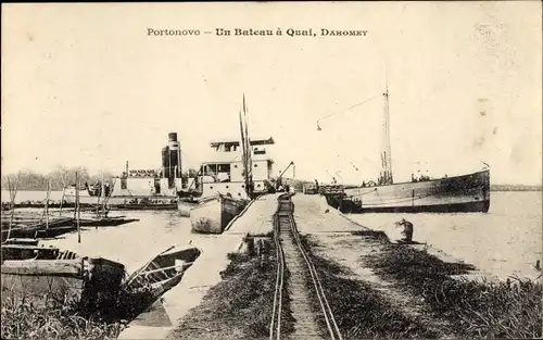 Ak Porto Novo Dahomey Benin, Un Bateau à Quai