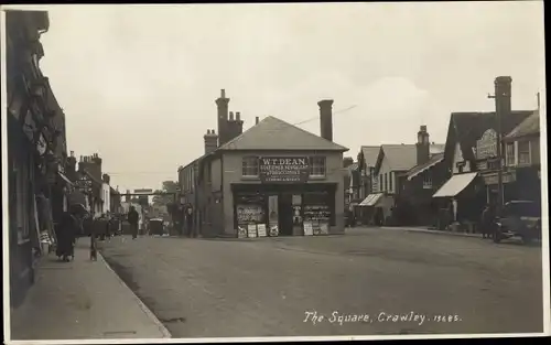 Foto Ak Crawley West Sussex England, The Square, Geschäftshaus W. T. Dean