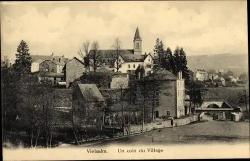 Ak Vielsalm Wallonien Luxemburg, Un coin du Village, Eglise