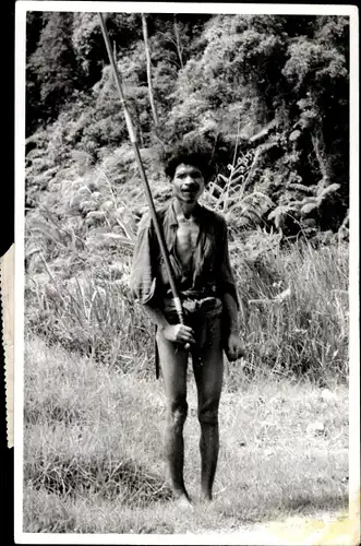 Foto Ak Malaysia, Malayischer Krieger, Speer