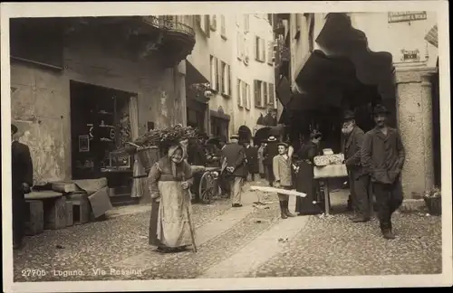 Ak Lugano Kanton Tessin Schweiz, Via Pessina, Straßenszene, Händler, Frau mit Holzkiepe