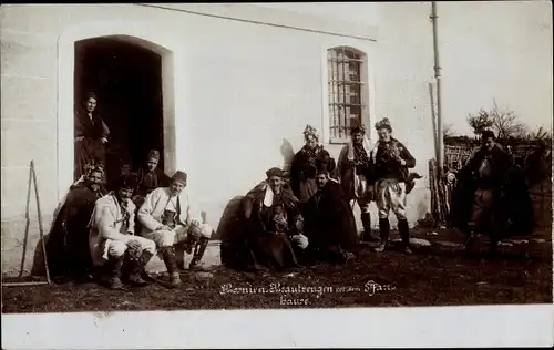 Foto Ak Bosnien, Hochzeit, Brautzeugen vor dem Pfarrhause, 1912