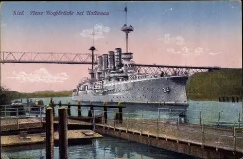 Ak Holtenau Kiel, Deutsches Kriegsschiff passiert die neue Hochbrücke bei Holtenau