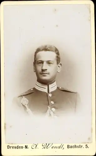 CdV Deutscher Soldat in Uniform, Portrait, Schützenschnur