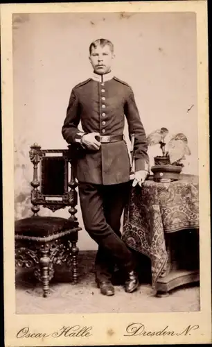 CdV Deutscher Soldat in Uniform, Standportrait