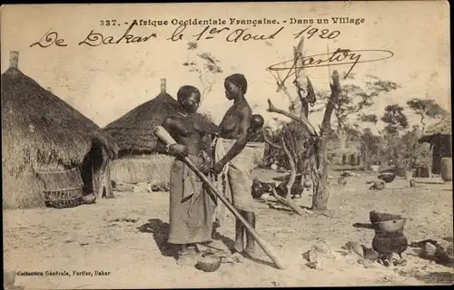 Ak Afrique Occidentale Francaise, Dans un Village