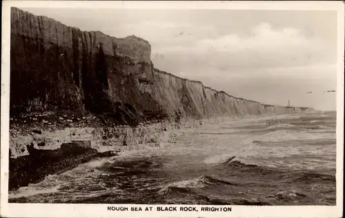 Ak Brighton East Sussex England, Rough Sea at Black Rock, Felsenküste