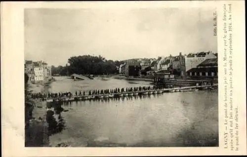 Ak Lagny Seine et Marne, Le pont de bateaux jete sur la Marne