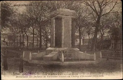 Ak Varennes sur Allier, Monument des Enfants de Varennes tombes au Champ d'Honneur (1914-1918)