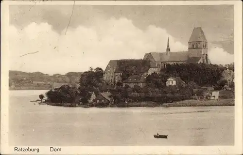 Ak Ratzeburg im Herzogtum Lauenburg, Dom, Teilansicht, Boot