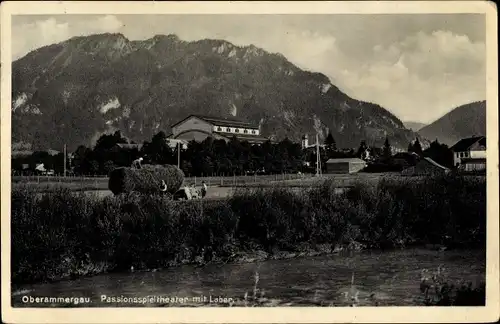 Ak Oberammergau in Oberbayern, Passionsspieltheatermit Laber, Teilansicht, Bauern