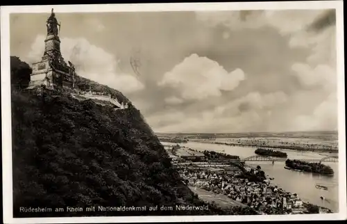 Ak Rüdesheim am Rhein, Ortsansicht, Nationaldenkmal auf dem Niederwald