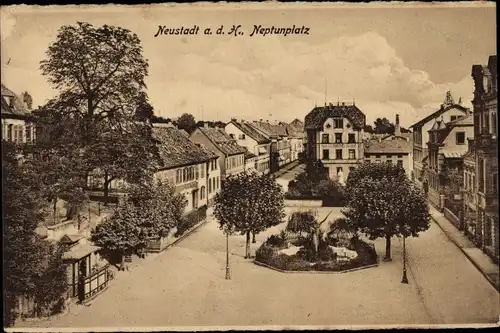 Ak Neustadt an der Weinstraße, Blick über den Neptunplatz, Brunnen, Häuser