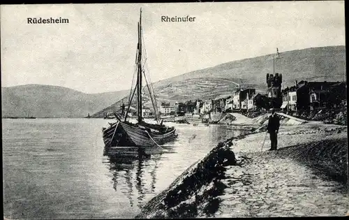 Ak Rüdesheim am Rhein, Rheinufer, Segelboot