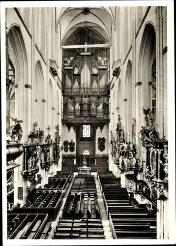 Ak Hansestadt Lübeck, St. Marienkirche, Innenansicht, Mittelschiff, Orgel, Altar