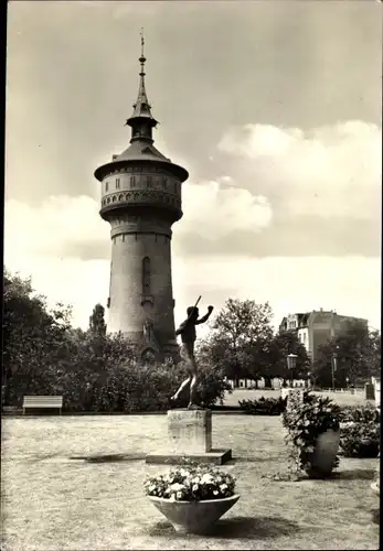 Ak Forst in der Niederlausitz, Wasserturm, Standbild, Blumenkübel