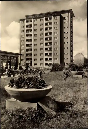 Ak Torgau, Hochhaus an der Eilenburger Straße, Fahrräder