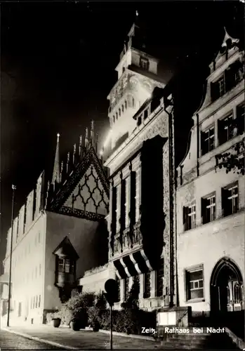 Ak Zeitz im Burgenlandkreis, Rathaus bei Nacht, Außenansicht