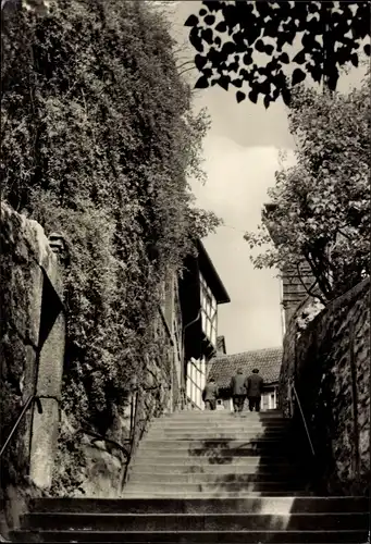 Ak Nordhausen am Harz, Wassertreppe, Fachwerkhaus, Passanten