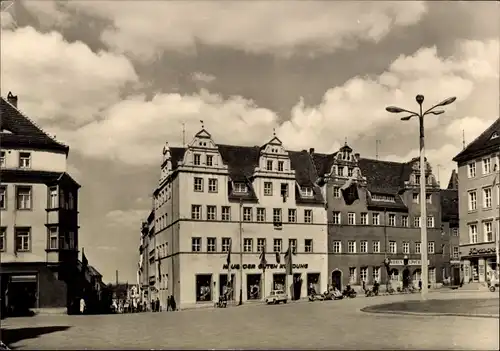 Ak Torgau an der Elbe, Markt, Geschäftshäuser, Autos, Motorräder