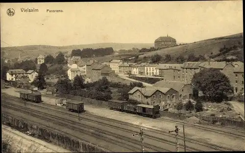Ak Vielsalm Wallonien Luxemburg, Panorama mit Bahnhof, Gleisseite