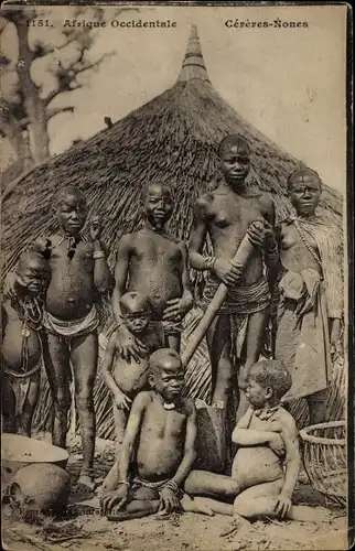 Ak Afrique Occidentale, Cereres Nones, Kinder vor einer Strohhütte