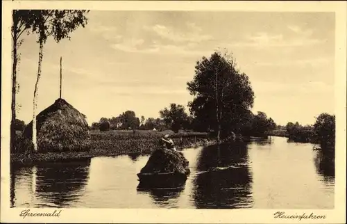 Ak Spreewald, Heueinfahren mit dem Kahn