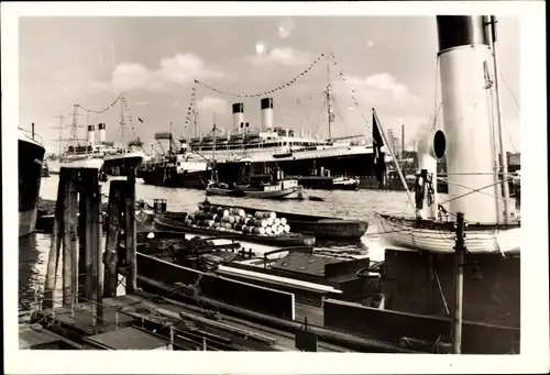 Ak Hamburg, Hafenpartie, Anlegestelle, Dampfer, Transportboote
