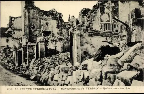 Ak Verdun Meuse, La Grande Guerre 1914-17, Bombardement, Ruines dans une Rue