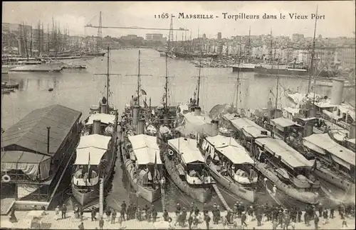 Ak Marseille Bouches du Rhône, Torpilleurs dans le Vieux Port, Schiffe, Hafen