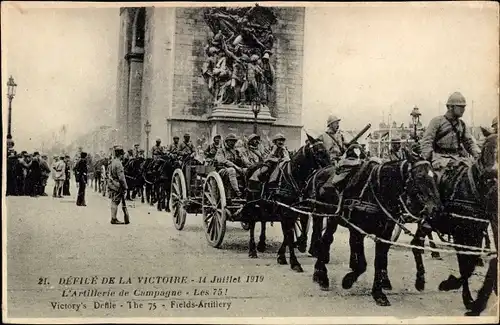 Ak Paris, Defile de la Victoire 1919, L'Artillerie de Campagne, Les 75, Pferdewagen