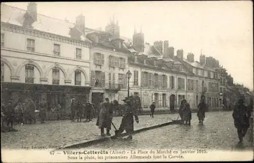 Ak Villers Cotterêts Aisne, La Place du marche en Janvier 1915, prisonniers Allemands