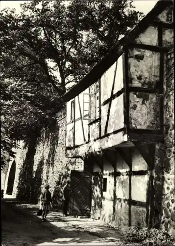 Ak Neubrandenburg in Mecklenburg, Fangelturm Gasse