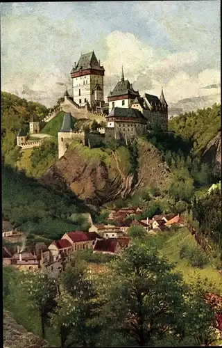 Künstler Ak Karlštejn Karlstein Mittelböhmen, Blick auf den Ort