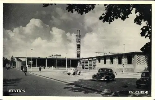 Ak Enschede Overijssel, Bahnhof, Station, Parkplatz, Turmuhr