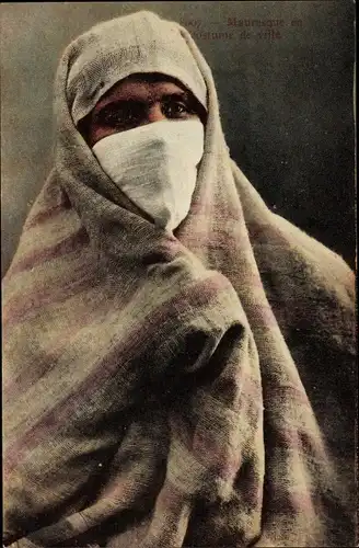 Ak Mauresque en costume de ville, verschleierte Frau, Maghreb