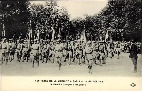 AK Paris, Le Fetes de la Victoire 14.07.1919, Le defile, Troupes Francaises