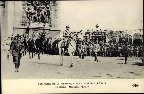 Ak Paris, Fêtes de la Victoire, 14 Juillet 1919, Marechal Petain, Le defile