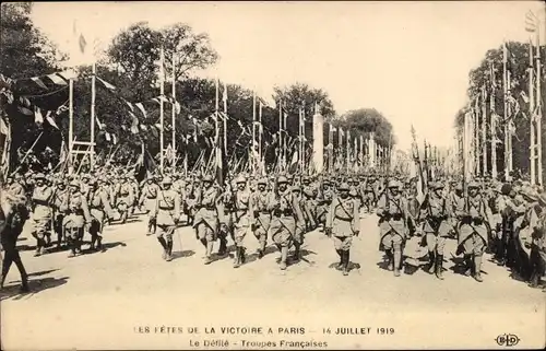 Ak Paris VIII Arrondissement Élysée, Les Fetes de la Victoire 1919, Le Defile, Troupes Francaises