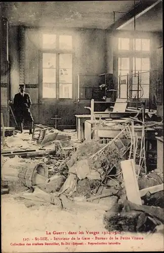 Ak Saint Dié des Vosges, Interieur de la Gare, Bureau de la Petite Vitesse, La Guerre 1914-1915