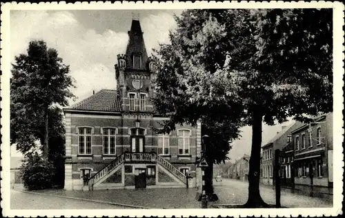 Ak Tielen Flandern Antwerpen, Gemeentehuis, Dorpzicht, Gemeindehaus, Außenansicht