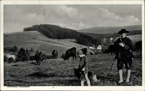 Ak Altenau Clausthal Zellerfeld im Oberharz, Kuhhirte auf der Wiese mit Kind, Wald