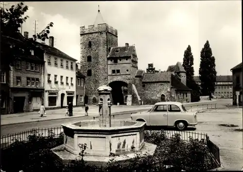 Ak Naumburg an der Saale, Marientor, Brunnen, Auto