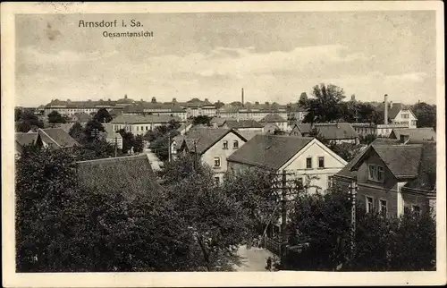 Ak Arnsdorf im Kreis Bautzen, Gesamtansicht, Blick über die Dächer der Stadt