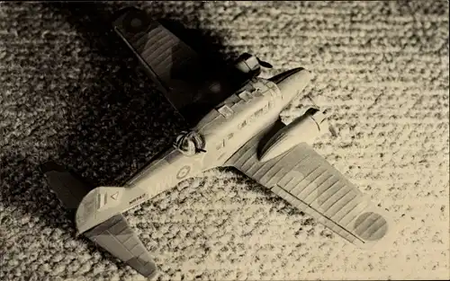 Foto Ak Modell von einem französischen Kampfflugzeug