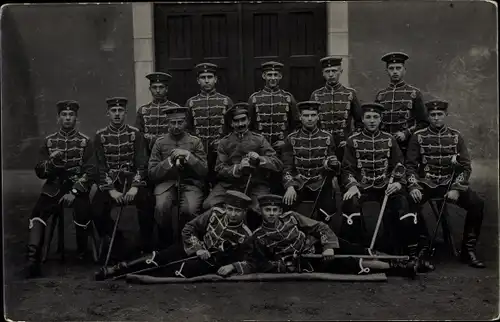 Foto Ak Hannover in Niedersachsen, Deutsche Soldaten in Uniformen, Husaren