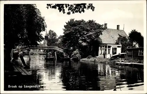 Ak Broek op Langedijk Nordholland Niederlande, Wohnhäuser am Wasser, Brücke