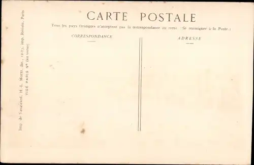 Ak Frankreich, sur le Front, Troupes en marche sous bois, Truppenkolonne, 1.Weltkrieg